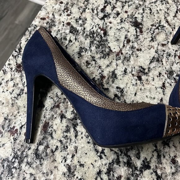 Suede/Metallic Heels - Picture 2 of 3